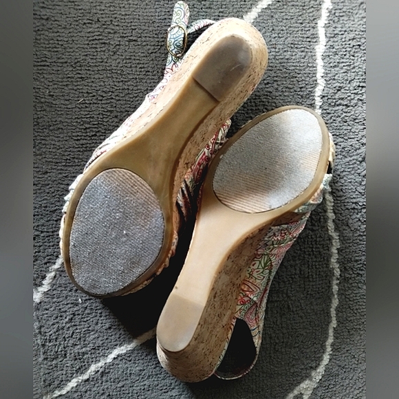 Steve Madden "Crest" Floral Paisley Peep Toe Cork Wede Sandals - Picture 11 of 16
